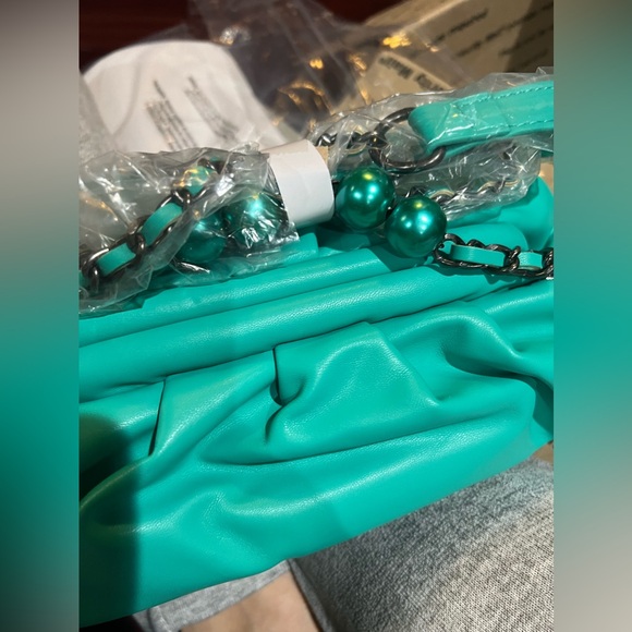 NWT- Badgley Mischka wrapped frame crossbody in green color- style 4147 - Picture 7 of 10